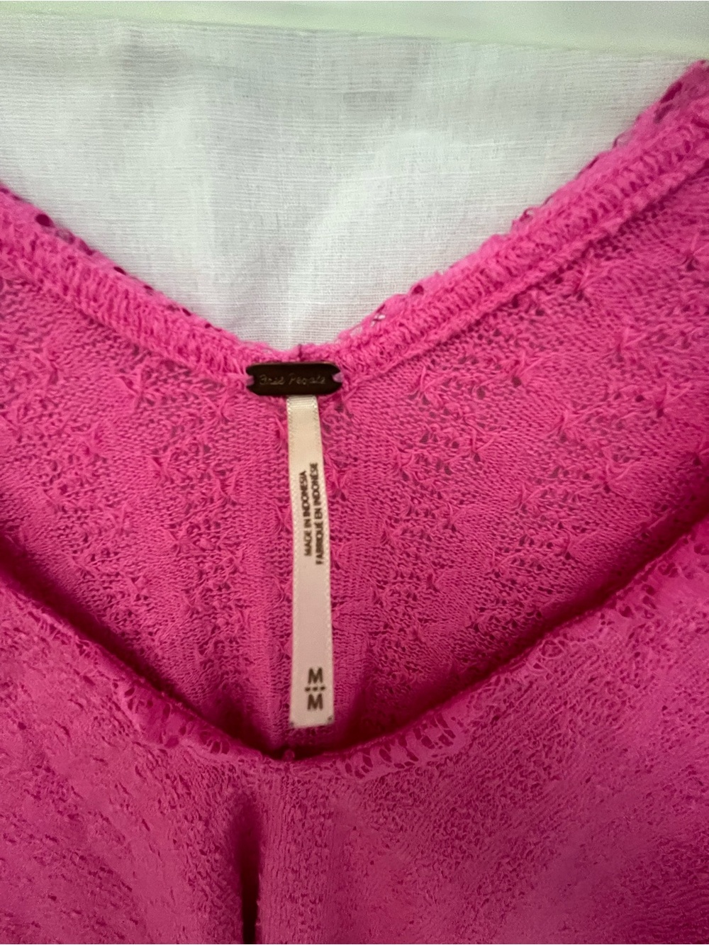 FREE PEOPLE Women's Hot Pink V-Neck Lightweight Knit Top - Picture 3 of 4